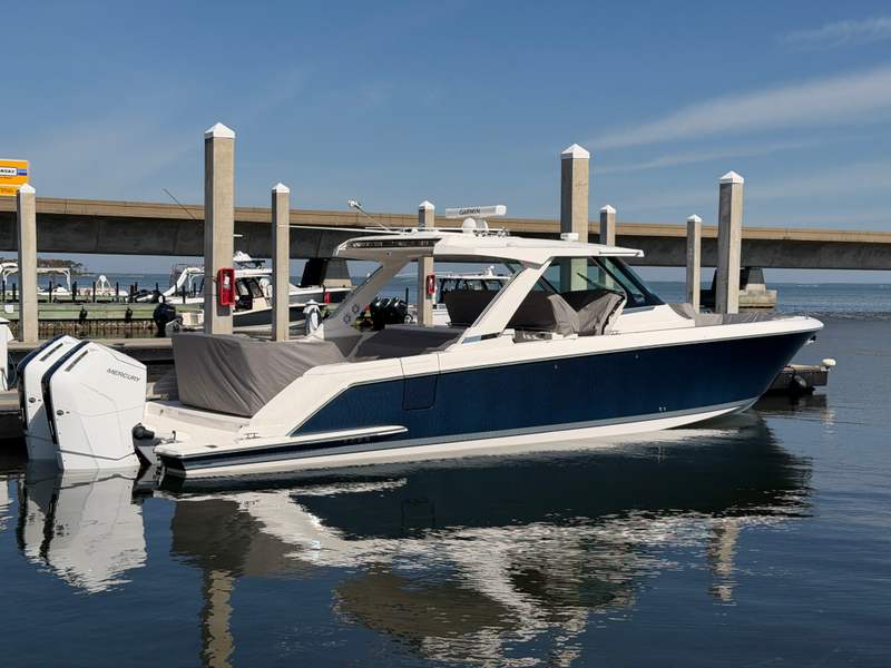 2024 Tiara Yachts 43 LS