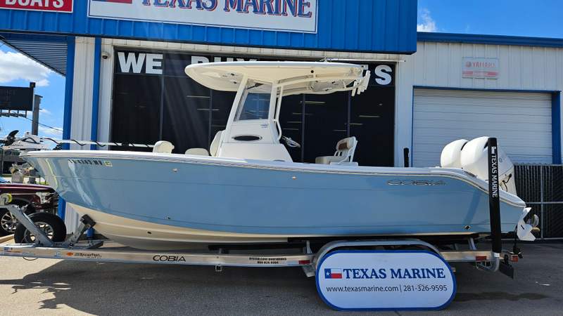 2022 Cobia 240 CC