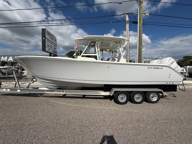 2026 Cobia 305 CC