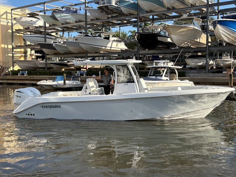 2025 Everglades 315 CC